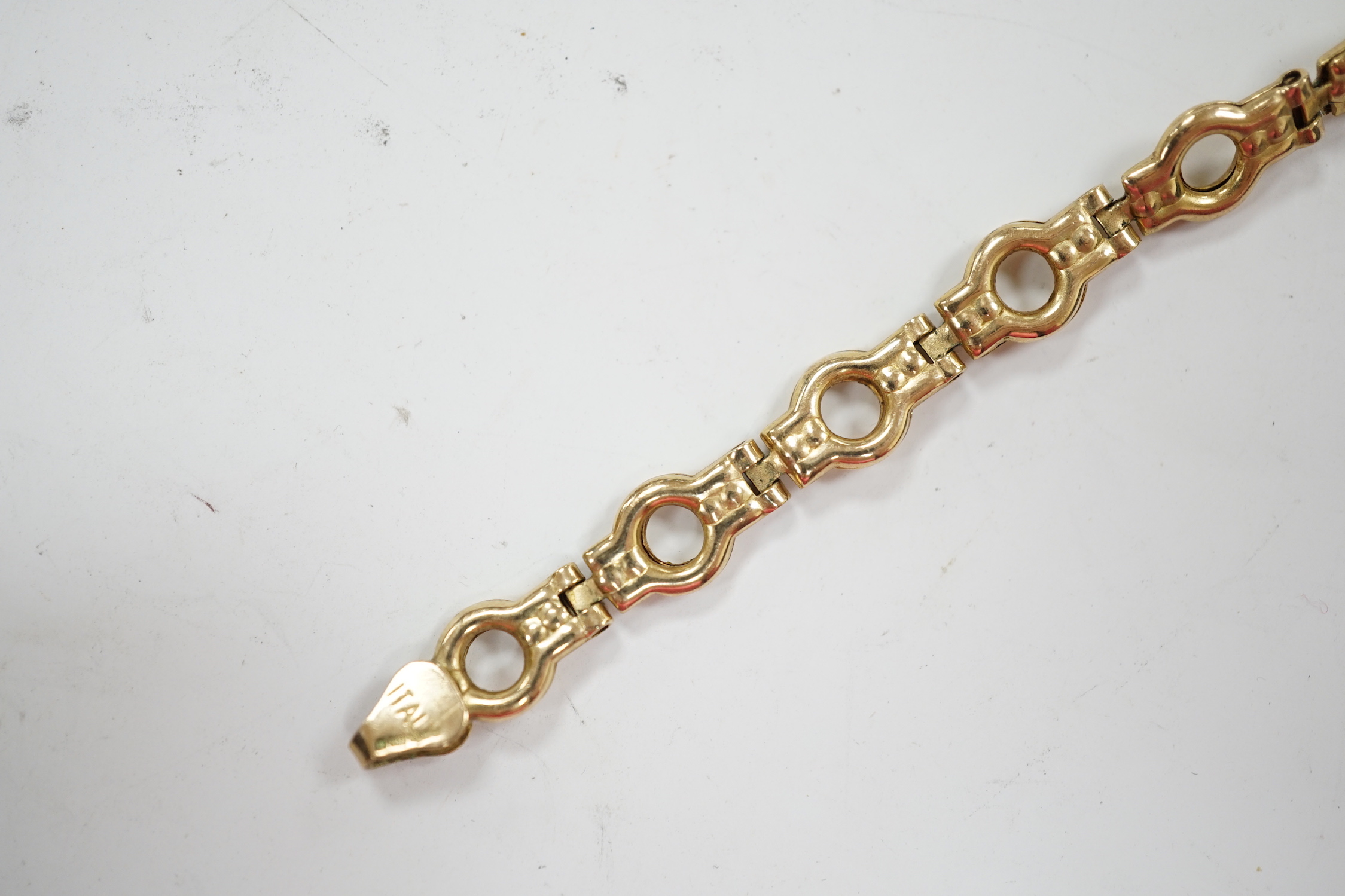 A modern Italian 9ct gold bracelet, 18.3cm, 5.8 grams.